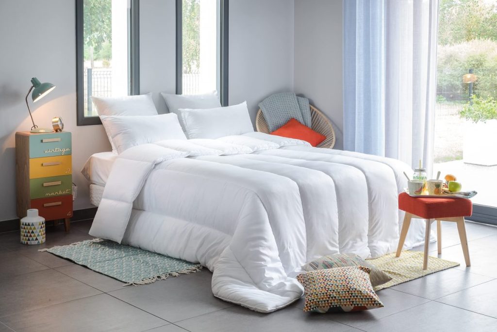 Couette anti-acariens Blanrêve Toutes Saisons 240x220